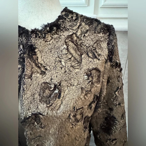 Sugar+Lips Women's Faux Fur Smooth Brown Cropped 3/4 Sleeve Jacket Small NWT - Picture 5 of 12